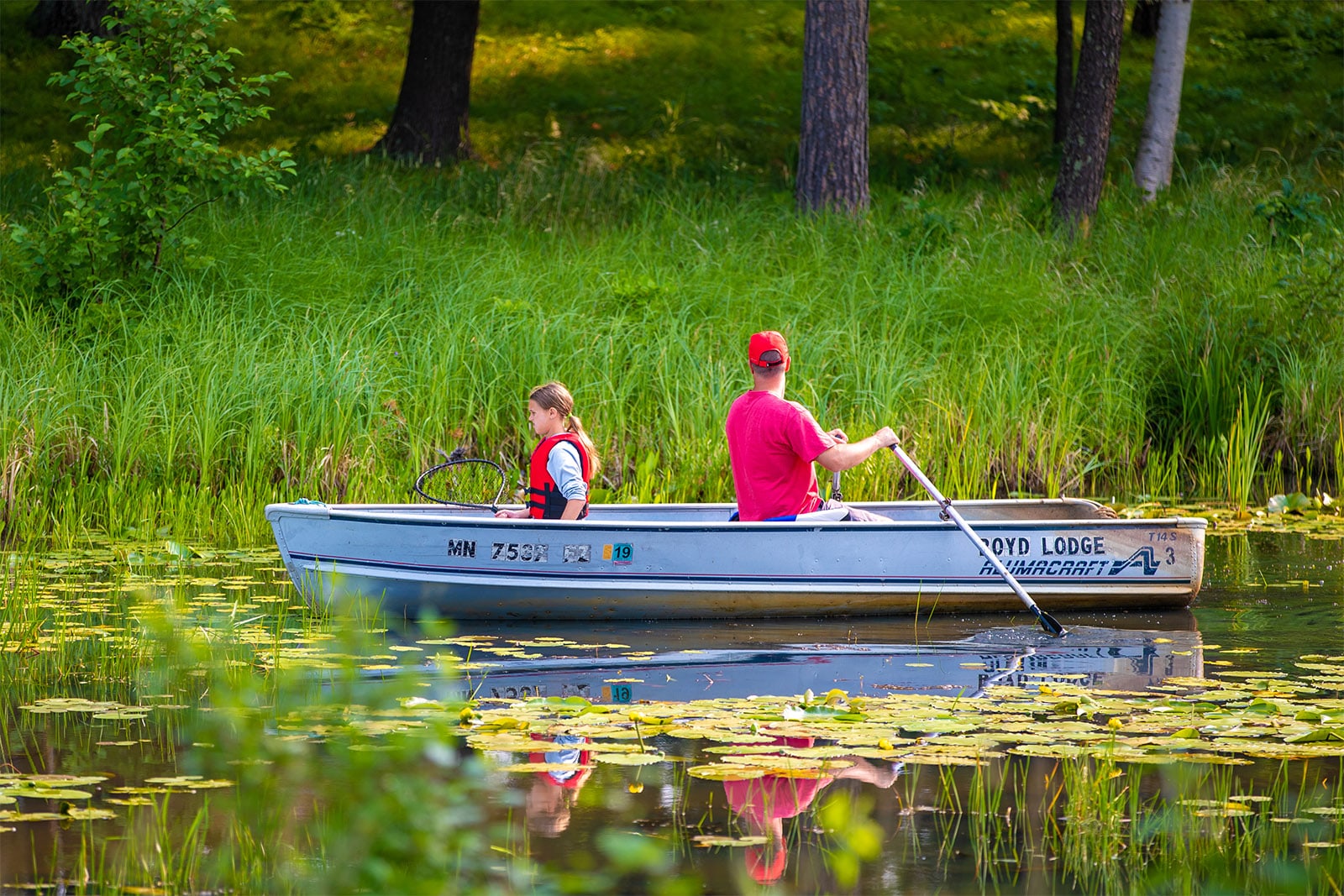 dad and daughter rowing boat